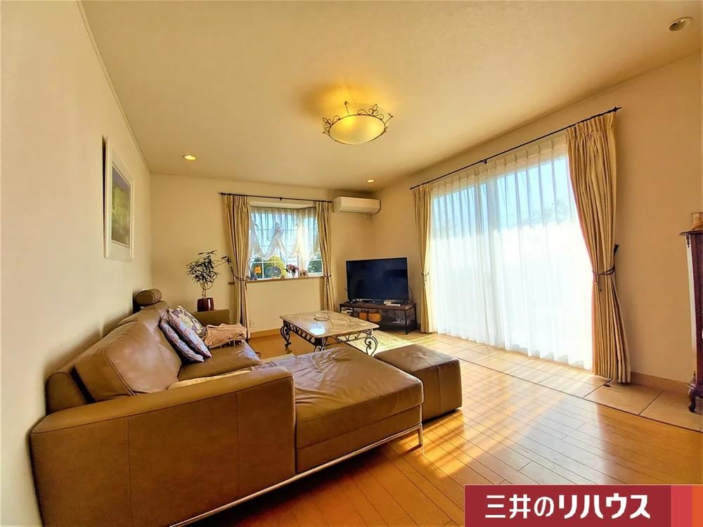 Bright 4LDK House on Corner Lot in Takarazuka - Photo 1