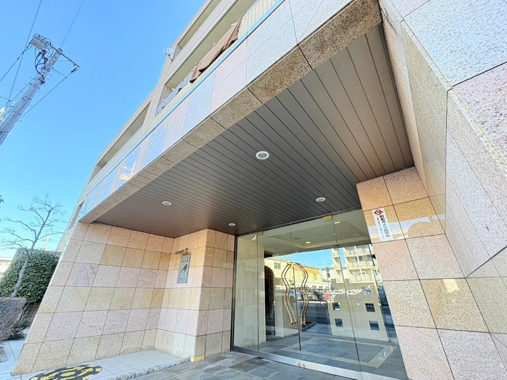 Convenient 3LDK Apartment Directly Accessible via Saikyo Line - Photo 1