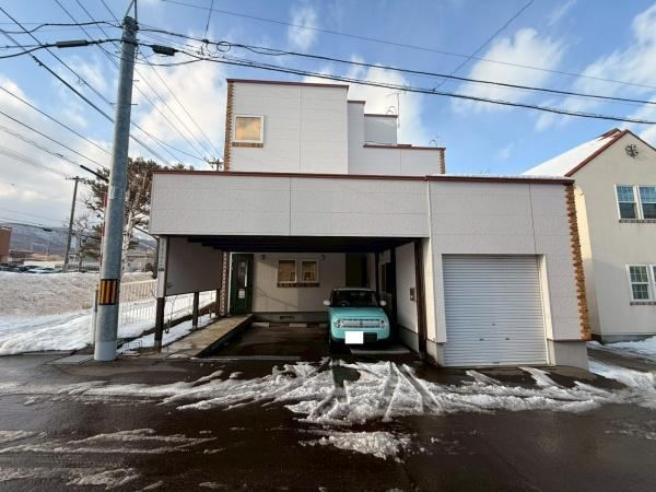 Versatile 3LDK Home with Café Space in Sapporo - Photo 1