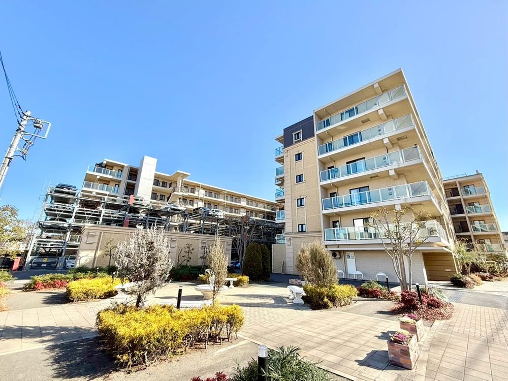 Spacious 3LDK Apartment with Riverside Access - Photo 1