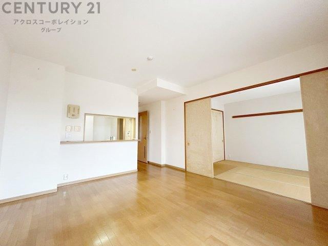 3LDK apartment in Nishinomiya, Hyogo - Photo 1