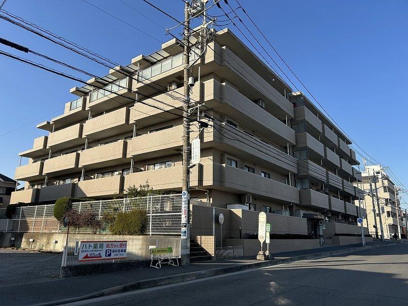 Bright 3LDK Apartment in Fujimimachi, Chigasaki - Photo 1