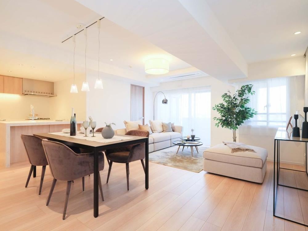 Spacious 3LDK Corner Unit Near Yutenji Station - Photo 1
