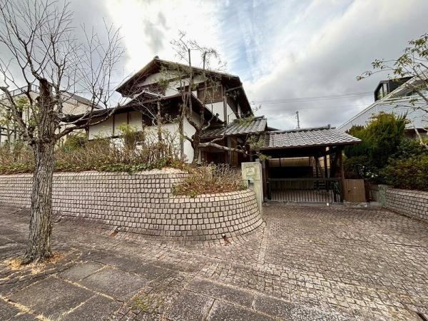 Spacious 6LDK House in Yayoi Hills - Photo 1