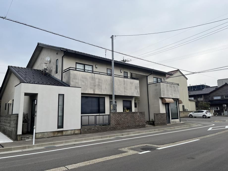 Well-Maintained 5LDK House Near Mikawa Station - Photo 1