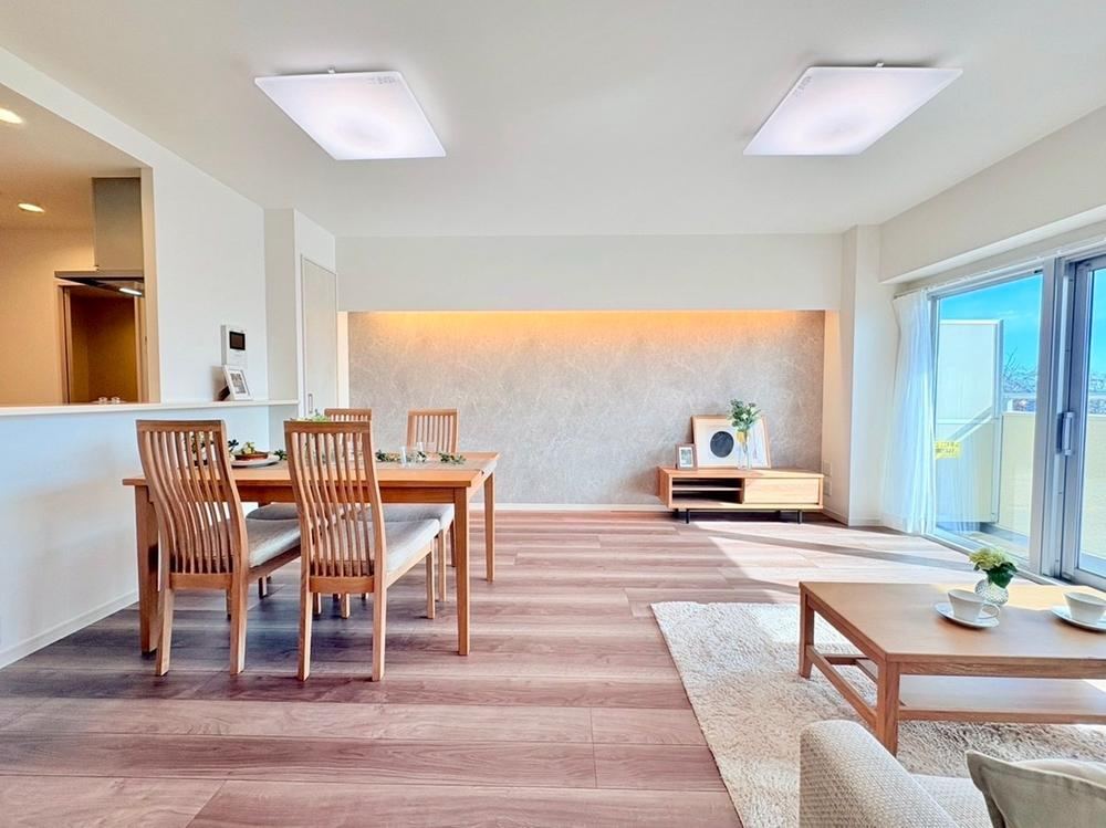 Spacious 4LDK Apartment with Scenic Views in Negishi - Photo 1