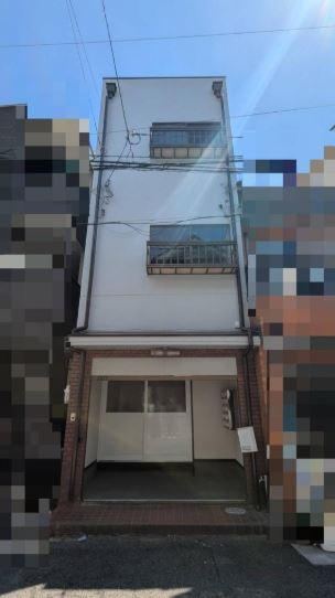 Expansive 10DK House in Ikuno, Osaka - Photo 1