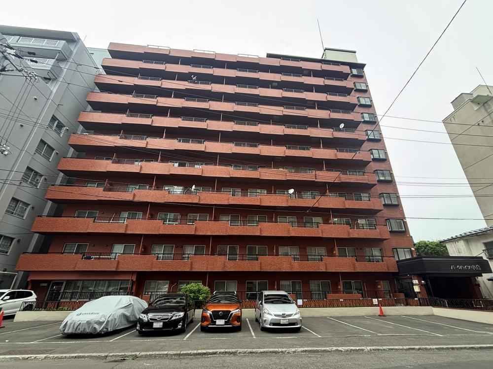 4LDK apartment in Chuo Ward, Sapporo, Hokkaido - Photo 1