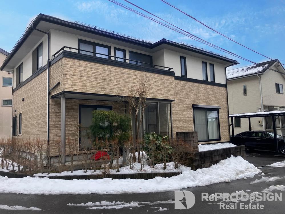 All-Electric Home with Spacious Living Room - Photo 1