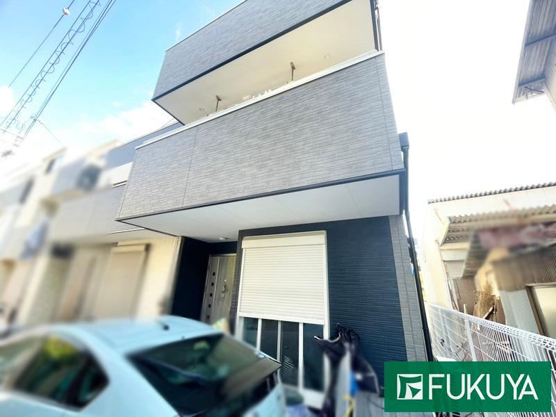 Modern 4LDK House in Nishinari - Photo 1