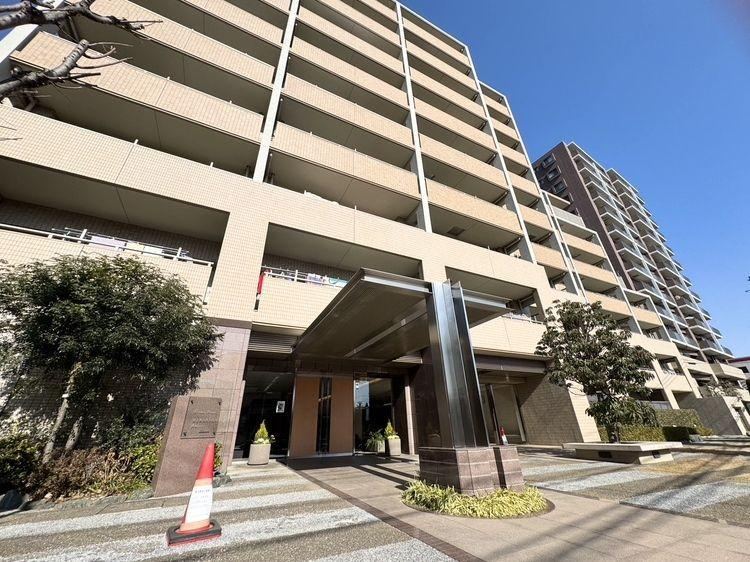 Spacious 3LDK Apartment Near Hibari-ga-oka Station - Photo 1