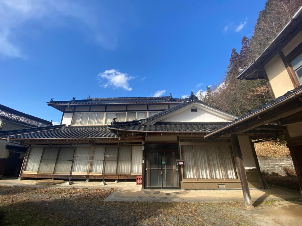 8DK house in Mihara, Hiroshima - Photo 1