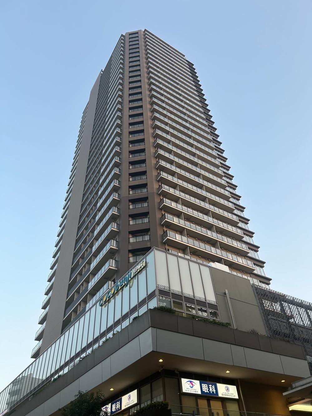 Top Floor 2LDK Apartment Directly Connected to Kunitachi Station - Photo 1