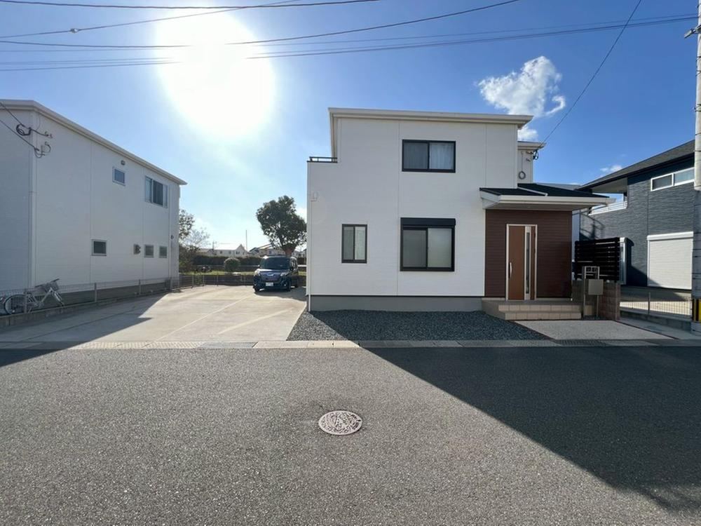 Newly Built 4LDK House with Ample Parking in Yukuhashi - Photo 1