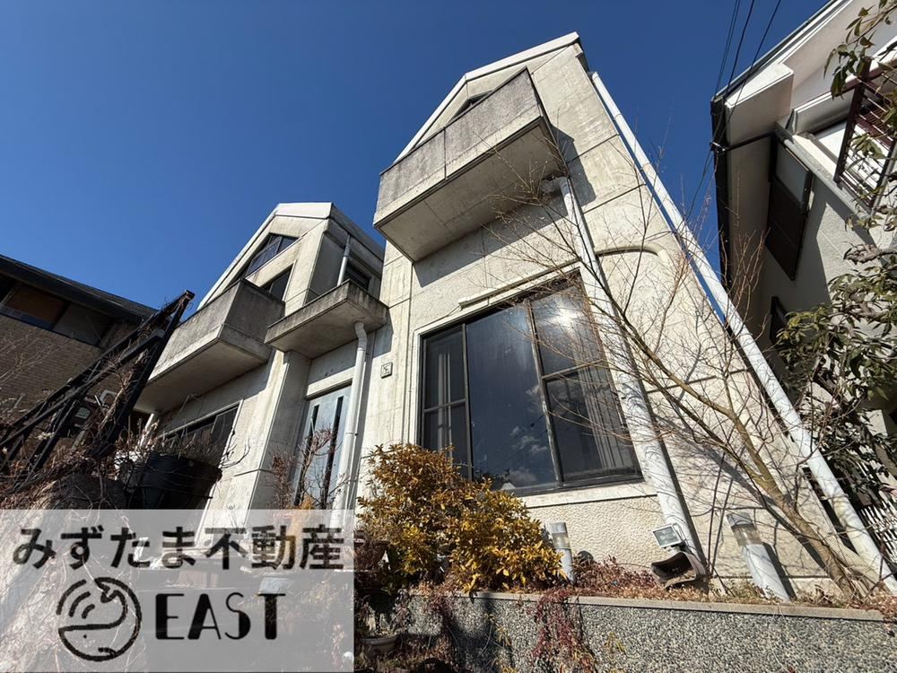 Spacious 7LDK Home with Scenic Views in Takarazuka - Photo 1