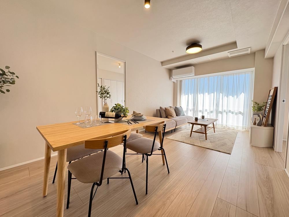 Charming 3LDK Apartment with Direct Station Access - Photo 1