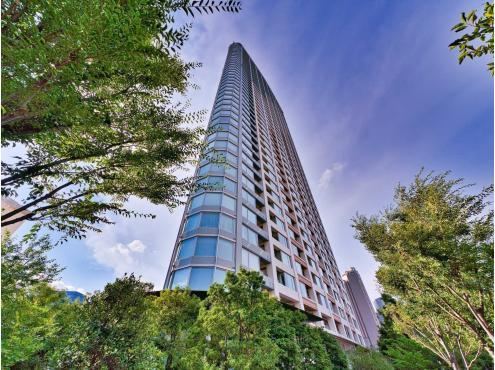 2LDK apartment in Minato Ward, Tokyo - Photo 1
