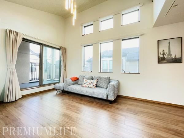 Spacious 3LDK+S House with Rooftop Balcony in Ookayama - Photo 1