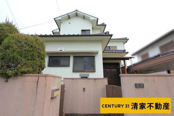 Family-Friendly 4LDK+S Home with Recent Cleaning - Photo 1