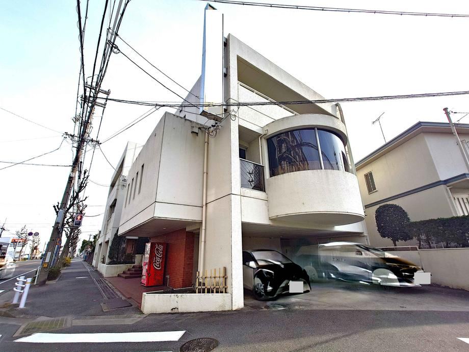 Impressive 6LDK House on a Corner Lot - Photo 1