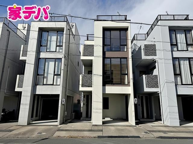 Modern 3LDK+S House with Rooftop Balcony in Toyohashi - Photo 1