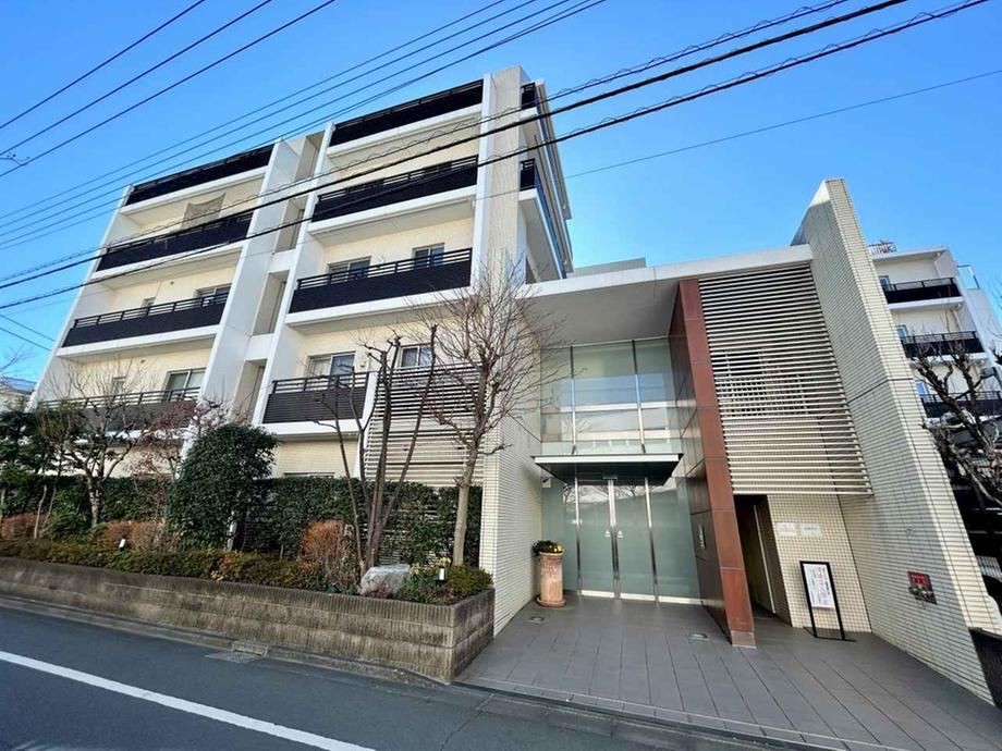 Renovated 4LDK Apartment with Rooftop Garden in Nishitokyo - Photo 1