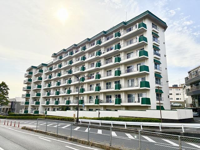 Bright 2DK Corner Apartment in Tokiwa-dai - Photo 1