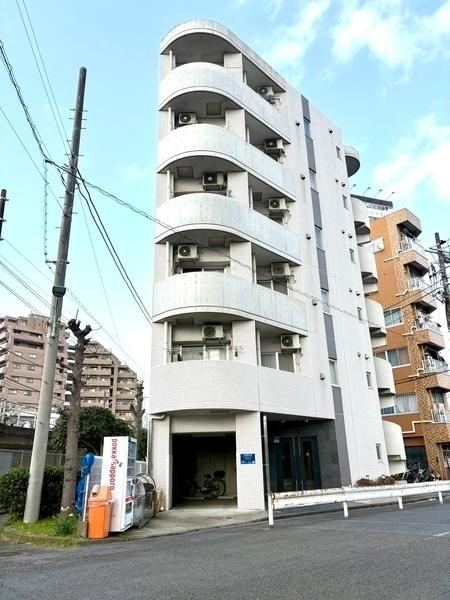 Bright 1K Corner Apartment Near Yaguchinawate Station - Photo 1