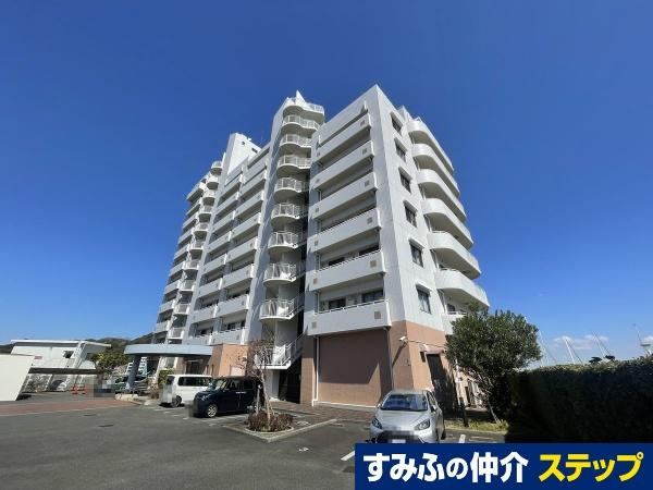 Bright 3LDK Apartment with Ocean Views in Nishihiraga - Photo 1