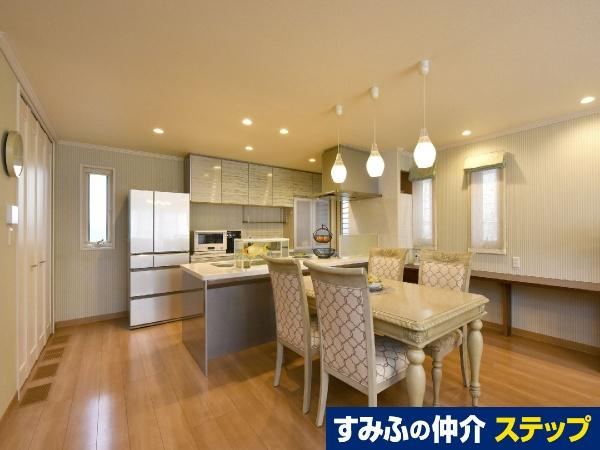 Stylish 4LDK Home in Takahama-cho - Photo 1