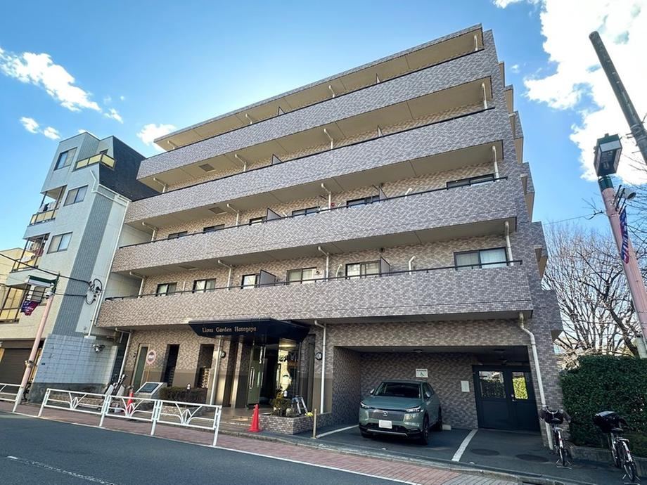Spacious 2LDK Apartment in Hatagaya - Photo 1