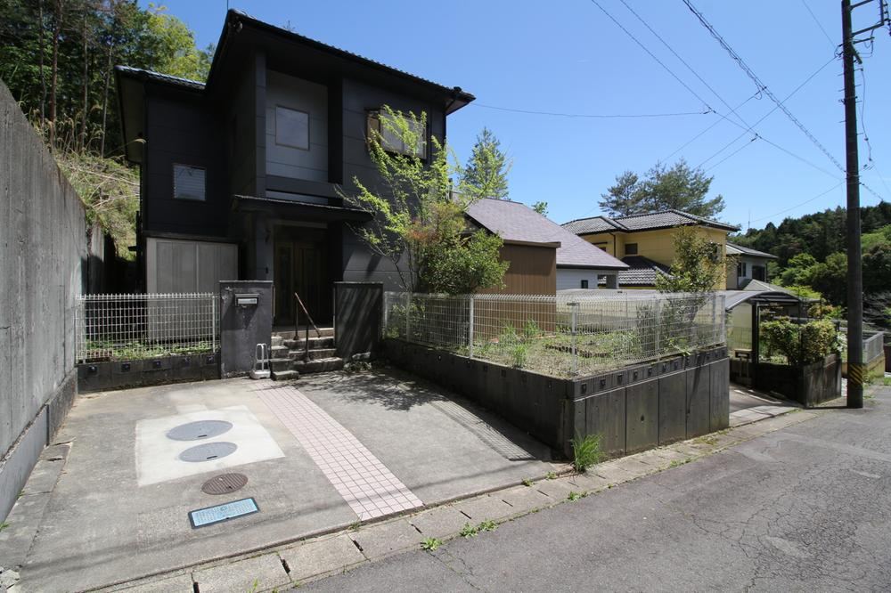 Bright 4LDK House with High Ceilings in Toyoda - Photo 1