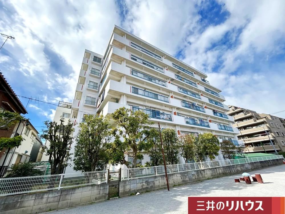 Spacious 2LDK Apartment in Sakashita - Photo 1
