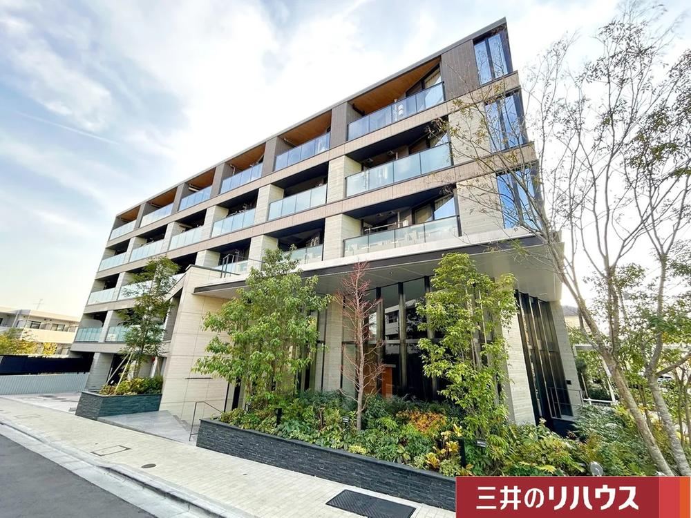 New 2LDK+S Apartment in Horinouchi - Photo 1