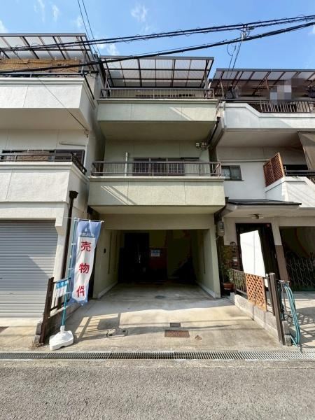 Recently Renovated 4DK House in Toyonaka - Photo 1