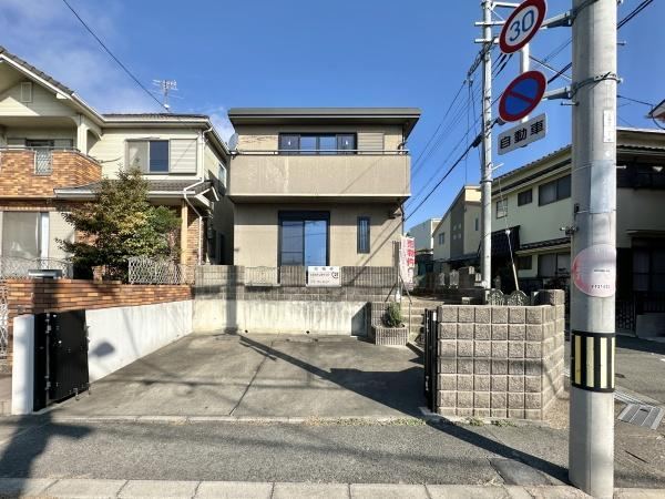 Spacious 4DK House on Corner Lot in Minoh - Photo 1