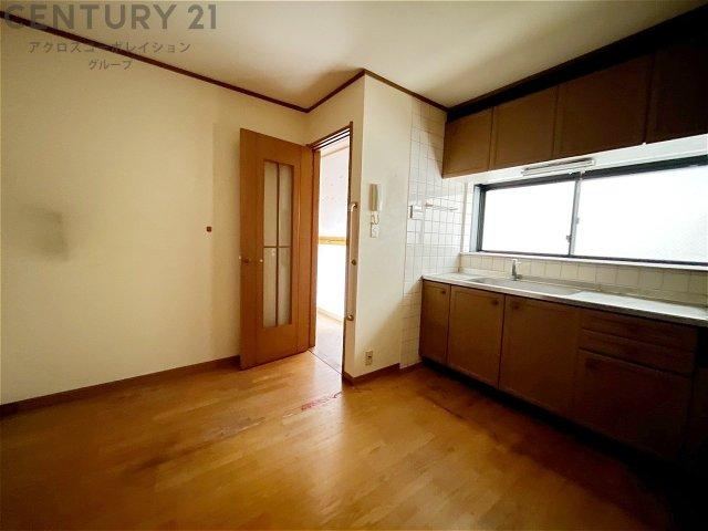 Convenient 4DK House Near Aeon Mall Itami - Photo 1