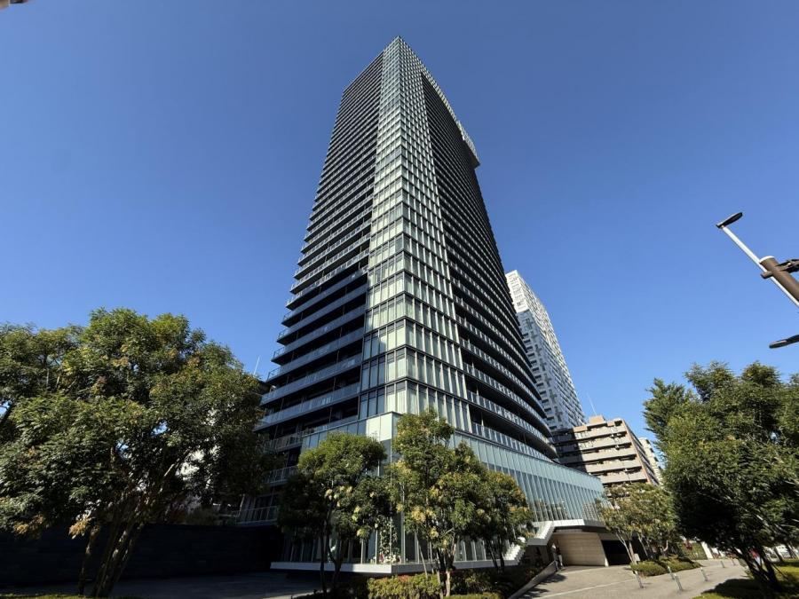 Spacious 2LDK Apartment with Mount Fuji Views - Photo 1