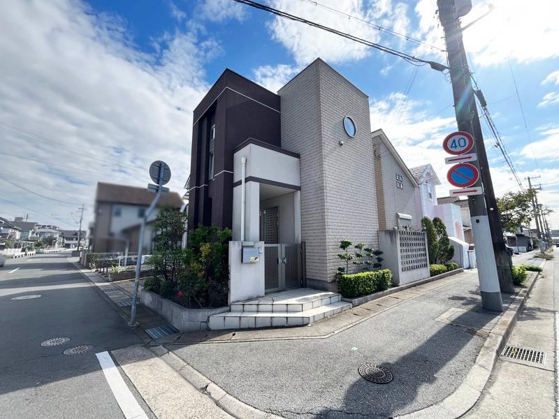 Modern 4LDK Home in Hiraoka-cho - Photo 1