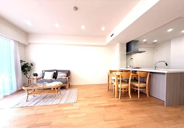 Renovated 3LDK Apartment with Great Views - Photo 1