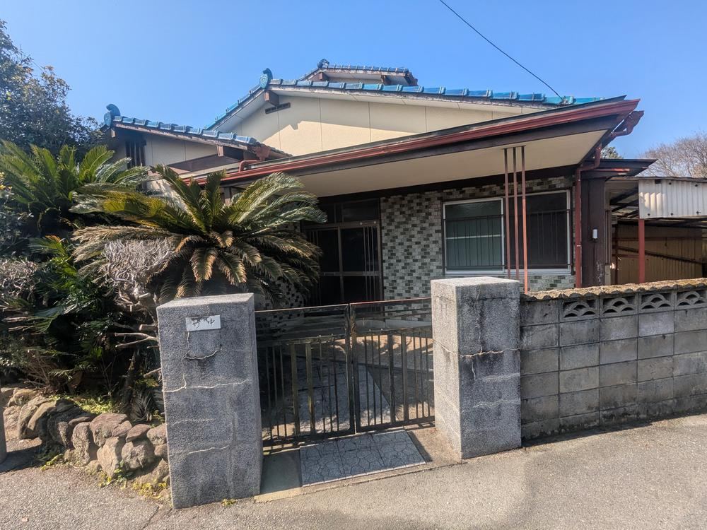 Spacious 5LDK Renovated House in Omuta - Photo 1
