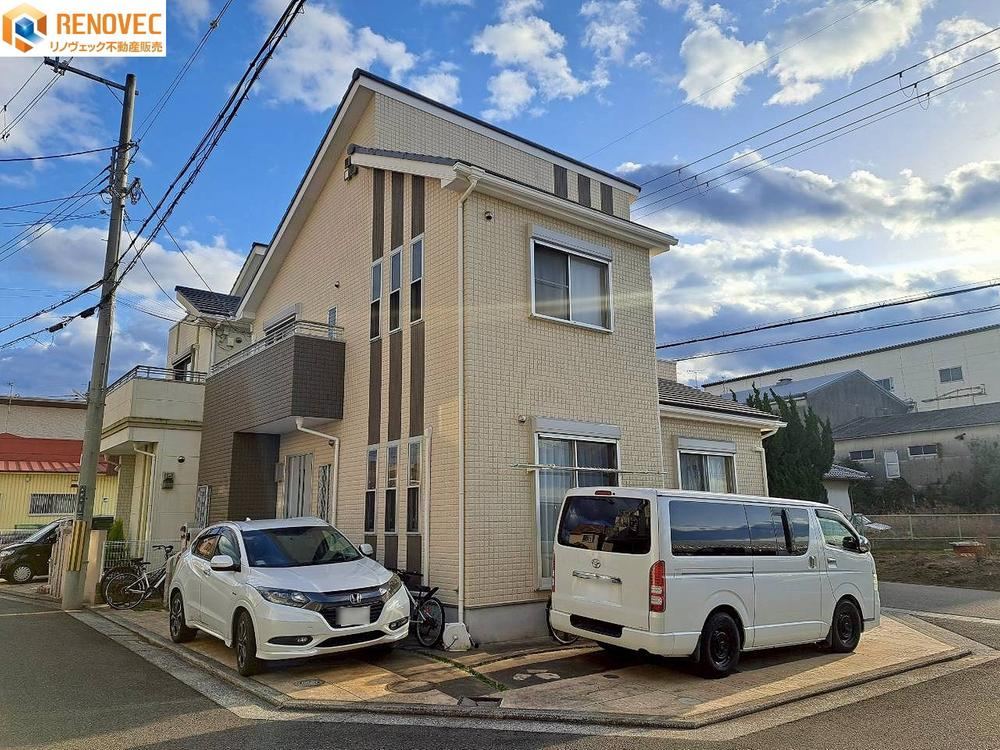 Spacious 4LDK House with Parking for 3 Cars in Naka, Osaka - Photo 1