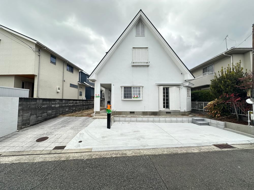Modern 4LDK+S Home in Ryugaoka - Photo 1