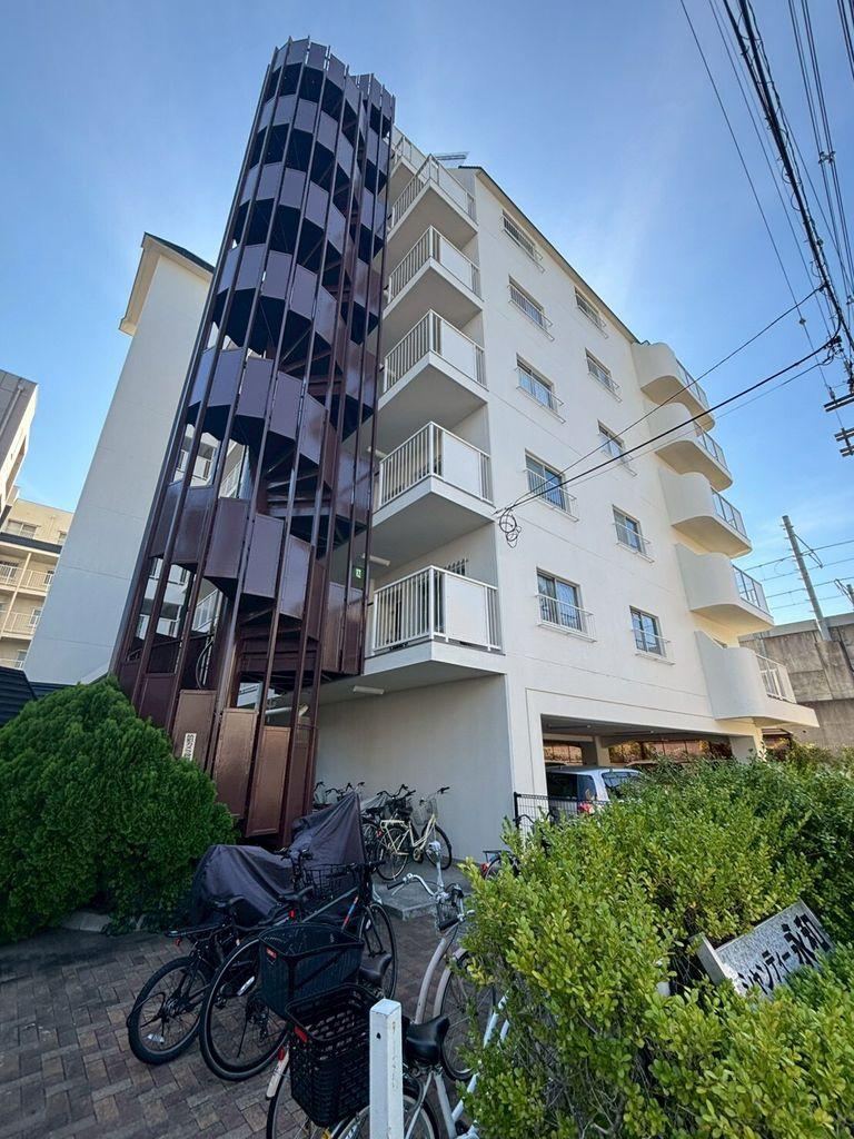 4LDK apartment in Higashiosaka, Osaka - Photo 1