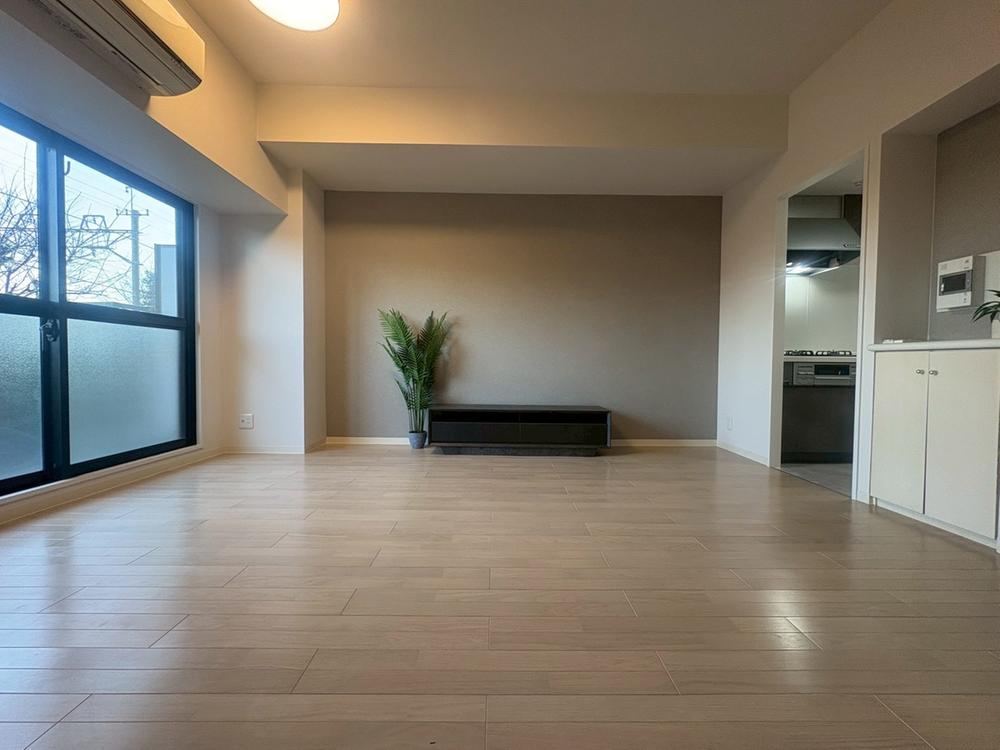 Charming 3LDK Apartment with Private Garden in Kuki - Photo 1