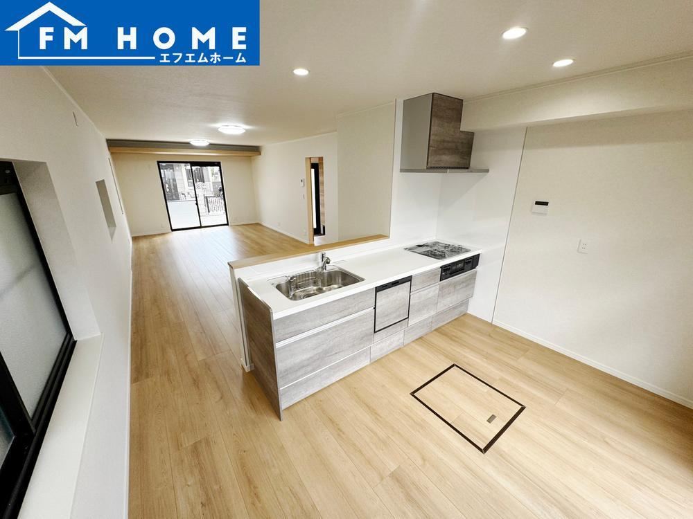 Updated 3LDK Home with Solar Power in Takarazuka - Photo 1