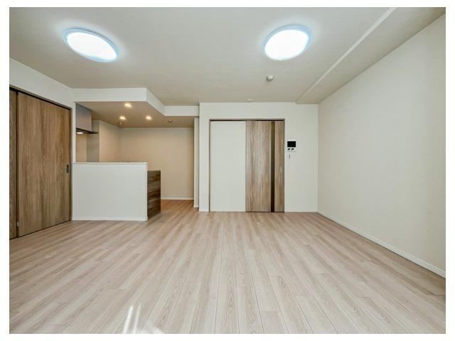 Renovated 2LDK Apartment for Direct Sale - Photo 1
