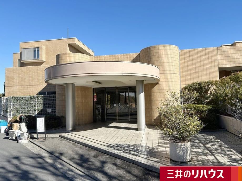 Spacious 3LDK Apartment in Morioka-cho - Photo 1