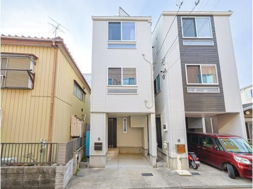 Charming 2LDK Home with Rooftop Balcony in Adachi - Photo 1