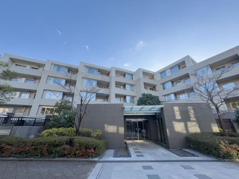 3LDK+S apartment in Setagaya Ward, Tokyo - Photo 1